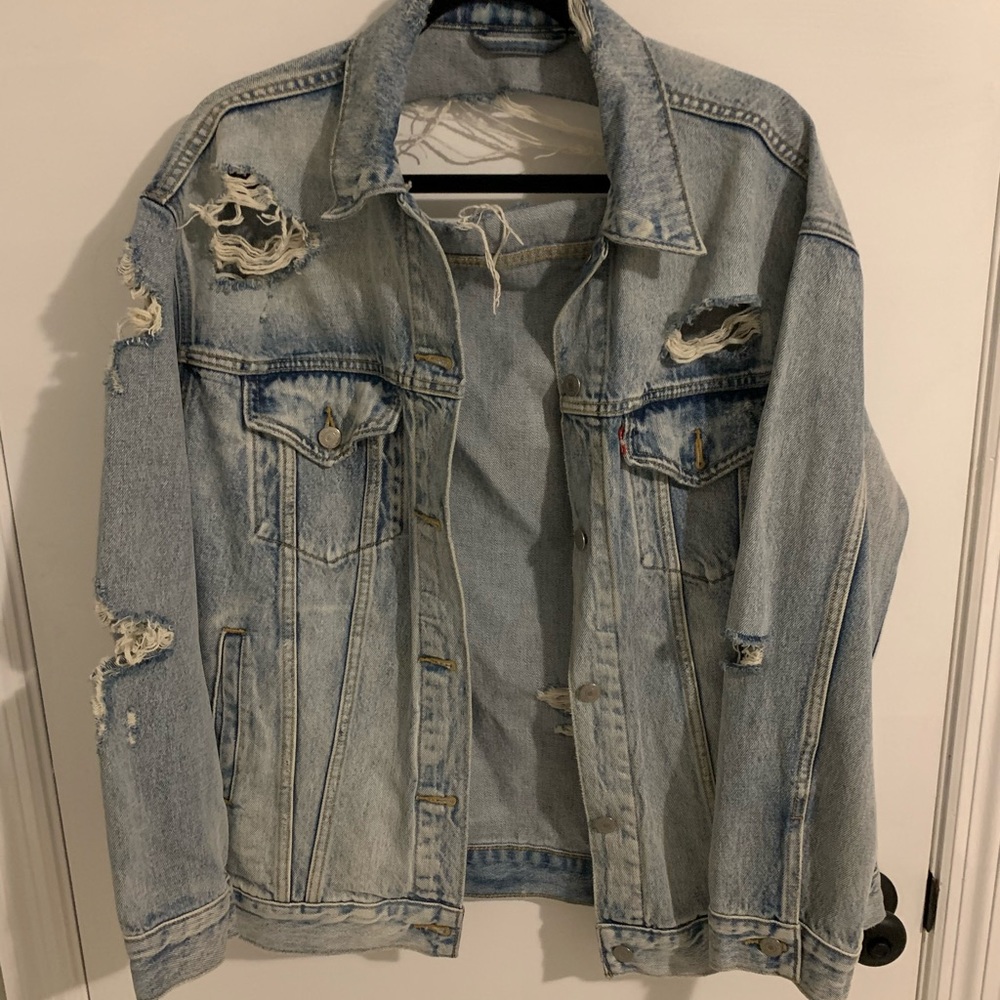 Oversized Distressed Levi’s Jacket - image 5